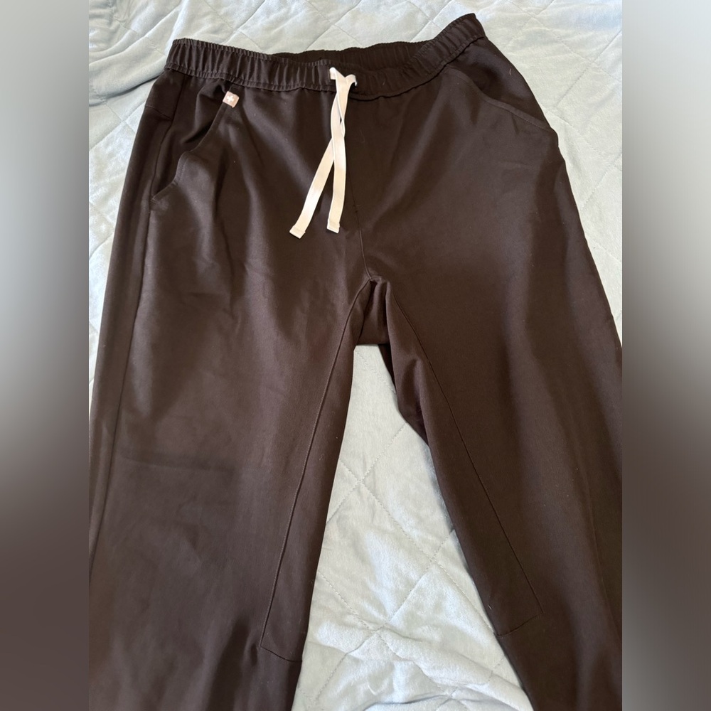 Figs Black Medium Scrub Top & Pants Set - image 1